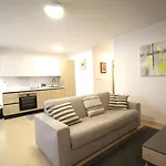 Garden Palace D414 דירה אומאג